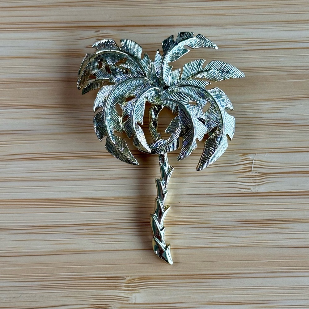 Vintage 1970’s Gold Tone 3-D Palm Tree With Textured Leaves Brooch 2.5” EUC